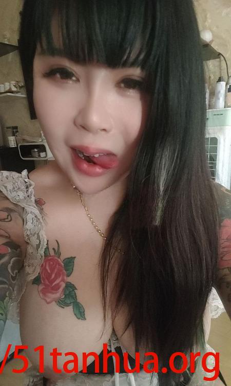 纹身骚母狗